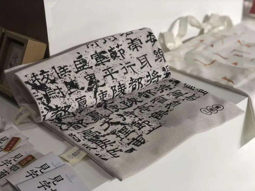 漯河 海乐文创产品亮相第七届中原 鹤壁 文化产业博览交易会